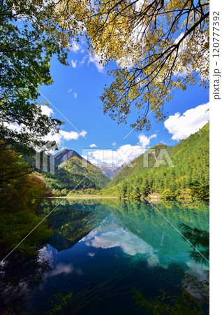 中国の世界遺産　九寨溝 120777392