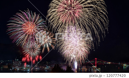 花火と若戸大橋 花火と若戸大橋 120777420