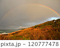 虹がかかる海岸 120777478