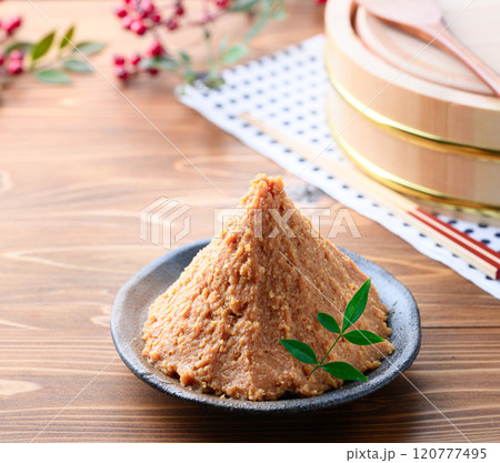 山盛りの白味噌（合わせみそ） 120777495