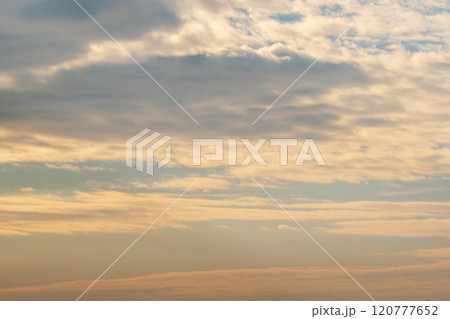 12月の朝方の空と雲06 120777652