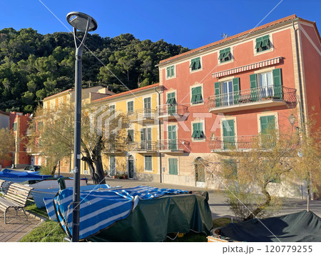 Historical buildings and boats in bay of silence, Sestri Levante, Liguria.  120779255