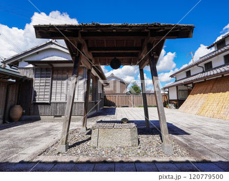 宿場における人と物資の交流を再現した東海道伝馬館（滋賀県甲賀市土山） 120779500