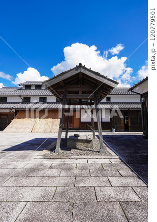 宿場における人と物資の交流を再現した東海道伝馬館(滋賀県甲賀市土山) 宿場における人と物資の交流を再現した東海道伝馬館(滋賀県甲賀市土山) 120779501