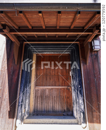 蔵の扉 宿場における人と物資の交流を再現した東海道伝馬館(滋賀県甲賀市土山) 蔵の扉 宿場における人と物資の交流を再現した東海道伝馬館(滋賀県甲賀市土山) 120779592