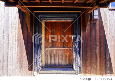 蔵の扉 宿場における人と物資の交流を再現した東海道伝馬館(滋賀県甲賀市土山) 蔵の扉 宿場における人と物資の交流を再現した東海道伝馬館(滋賀県甲賀市土山) 120779593