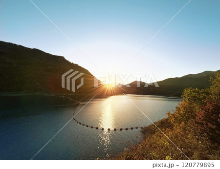 下久保ダムに沈む夕日2 120779895