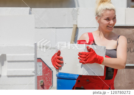 Woman working with airbricks 120780272