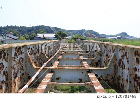 廃線となった関東鉄道鉾田線の鉄橋 120781469