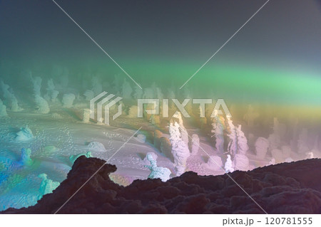 山形県　蔵王の樹氷・ライトラップ　 120781555