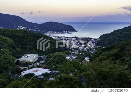 伊東　宇佐美の街並み　静岡県伊東市 120783079