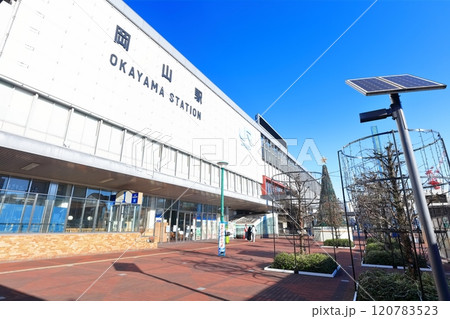 【岡山県】晴天のJR岡山駅(東口駅前) 【岡山県】晴天のJR岡山駅(東口駅前) 120783523
