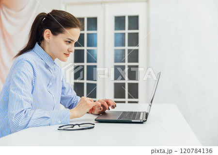 Business woman working on laptop online in office 120784136