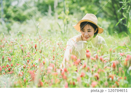 ストロベリーキャンドルのお花摘み 120784651
