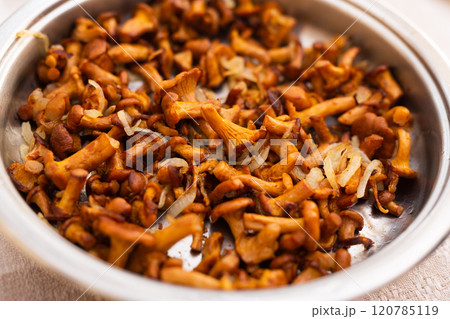Delicious fried chanterelles in a frying pan 120785119