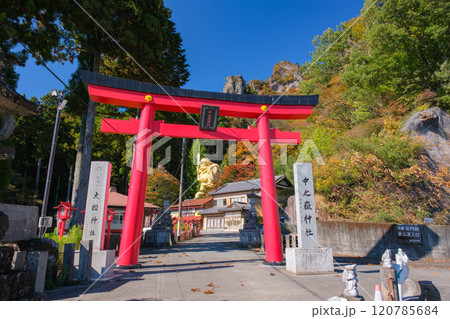 群馬県甘楽郡 秋の妙義山、中之嶽神社 120785684
