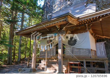 群馬県甘楽郡 妙義山、中之嶽神社 拝殿 120785696