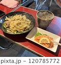 福岡屋台ホルモン焼きそばと炙りサーモン 120785772