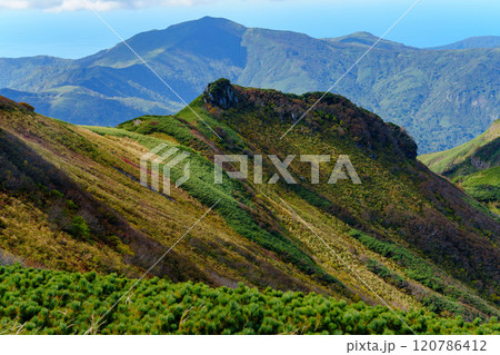 秋の暑寒別岳登山　北海道の絶景 日本二百名山 120786412