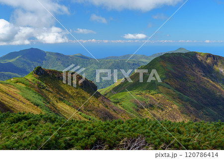 秋の暑寒別岳登山　北海道の絶景 日本二百名山 120786414