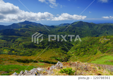 暑寒別岳山頂からの景色 秋の北海道の絶景 日本二百名山 暑寒別岳山頂からの景色 秋の北海道の絶景 日本二百名山 120786561