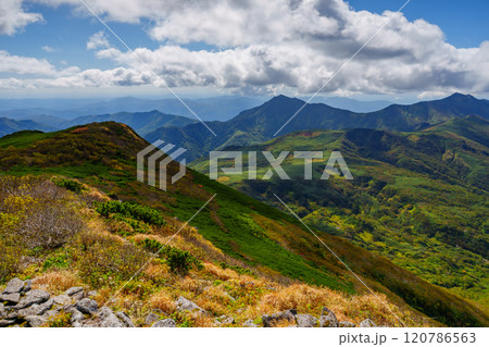 暑寒別岳山頂からの景色　秋の北海道の絶景 日本二百名山 120786563