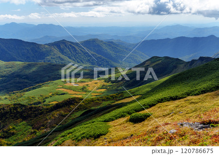 暑寒別岳登山　秋の北海道の絶景 日本二百名山 120786675