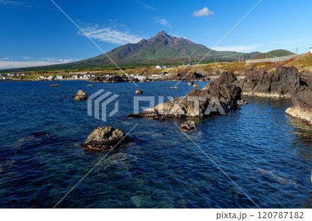 利尻島 仙法志御崎公園,からの利尻富士 北海道離島の絶景 利尻島 仙法志御崎公園,からの利尻富士 北海道離島の絶景 120787182