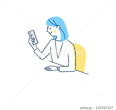 スマホを操作する笑顔の女性 120787327