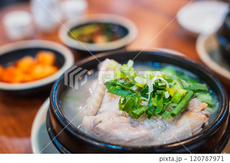 本場韓国のサムゲタン(参鶏湯) ソウル 本場韓国のサムゲタン(参鶏湯) ソウル 120787971