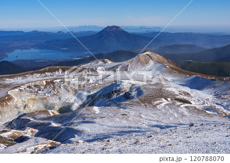 雌阿寒岳山頂からの絶景　日本百名山 120788070