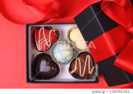 バレンタイン　22　手作りチョコのギフトボックス 120791281