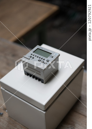 制御ボックスに機器を取付ける準備 制御ボックスに機器を取付ける準備 120792921