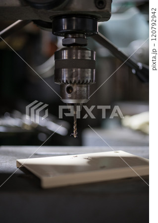 タッピングボール盤でネジ切り加工 120792942