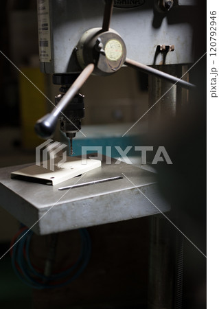 タッピングボール盤でネジ切り加工 120792946