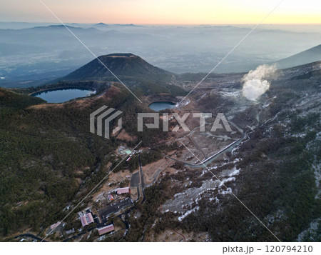 えびの高原の硫黄山と不動池・御池の空撮 120794210