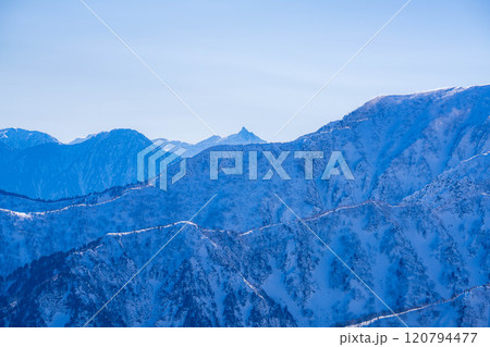 【雪山素材】冬の小遠見山から見た風景【長野県】 120794477