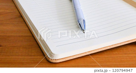 ノートとペン　筆記用具　教育イメージ　バナー素材　2:1 120794947