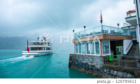 ブリエンツ湖イゼルトヴァルト　クルーズ　　インターラーケン　スイス　 120795611