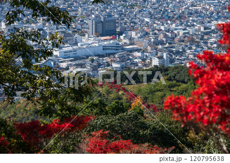 日本の兵庫県赤穂市の雄鷹台山の美しい秋の風景 日本の兵庫県赤穂市の雄鷹台山の美しい秋の風景 120795638