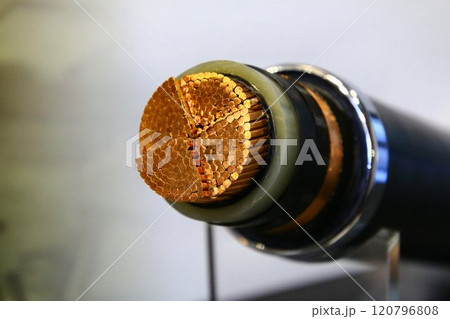 産業と人々の生活を陰ながら支える… 銅線・ケーブル 120796808