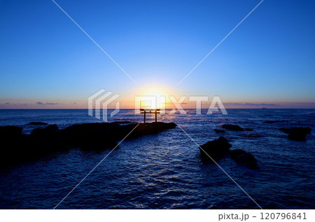 大洗海岸の朝日 12月上旬 大洗海岸の朝日 12月上旬 120796841