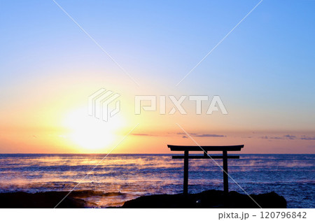 大洗海岸の朝日 12月上旬 大洗海岸の朝日 12月上旬 120796842