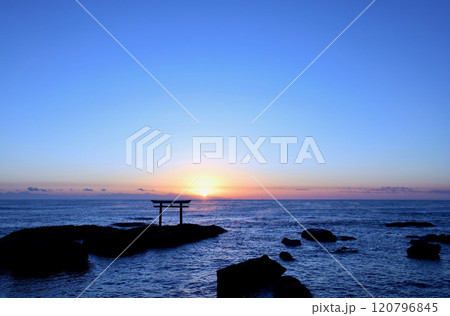 大洗海岸の朝日 12月上旬 大洗海岸の朝日 12月上旬 120796845