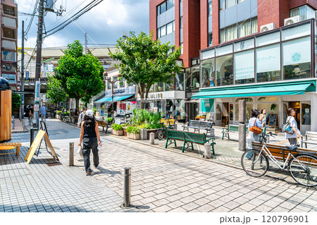 【東京都】おしゃれな街並みが広がる自由が丘 120796901
