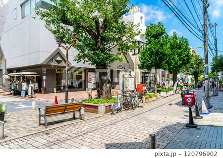 【東京都】おしゃれな街並みが広がる自由が丘 120796902