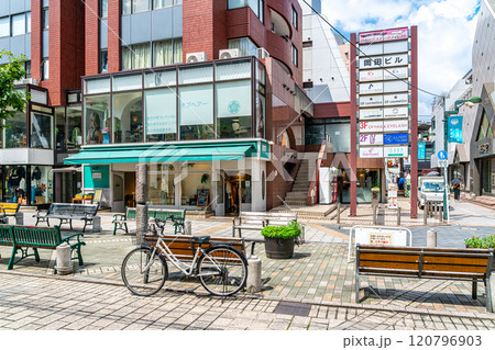 【東京都】おしゃれな街並みが広がる自由が丘 120796903