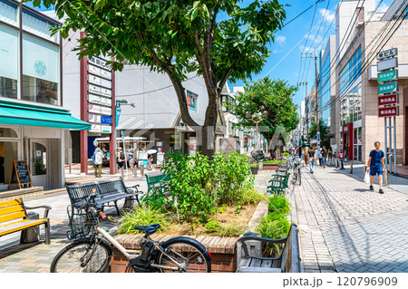 【東京都】おしゃれな街並みが広がる自由が丘 120796909