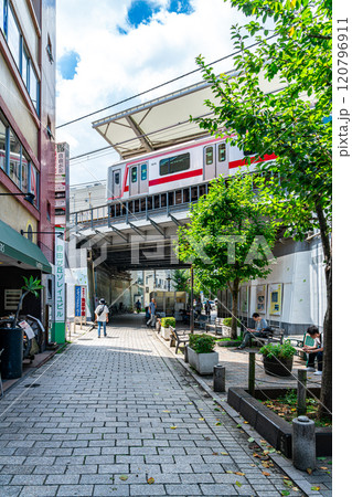 【東京都】おしゃれな街並みが広がる自由が丘 【東京都】おしゃれな街並みが広がる自由が丘 120796911