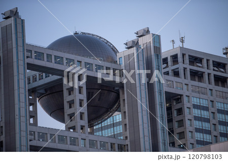 夕暮れのフジテレビ 120798103